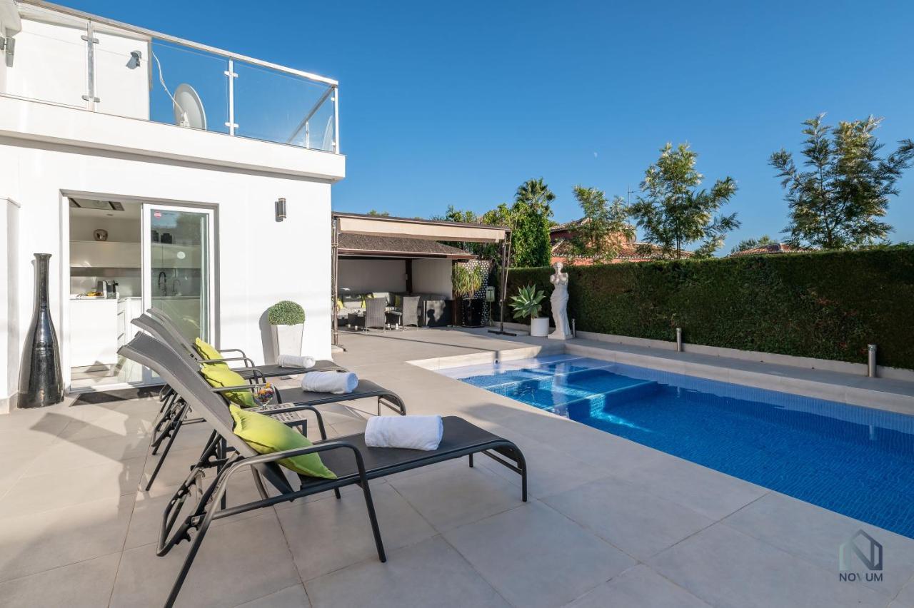 Apartment Newly Renovated 4 Bdrm W Pool In Location *