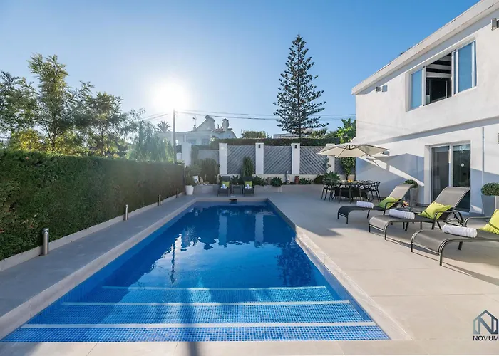 Newly Renovated 4 Bdrm Villa W Pool In Top Location