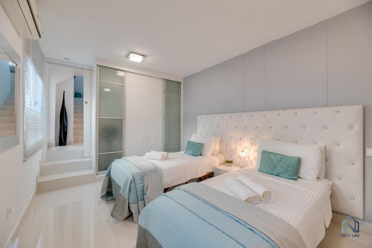 Newly Renovated 4 Bdrm W Pool In Location *