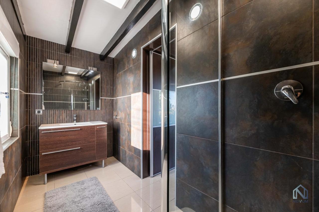 Appartement Newly Renovated 4 Bdrm W Pool In Location